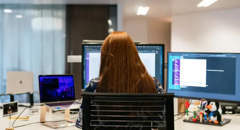 用AI做了15个小程序变现10万，我摸到了微信生态的新机会